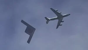Captan al B-21 Raider reabasteciendo en vuelo por primera vez