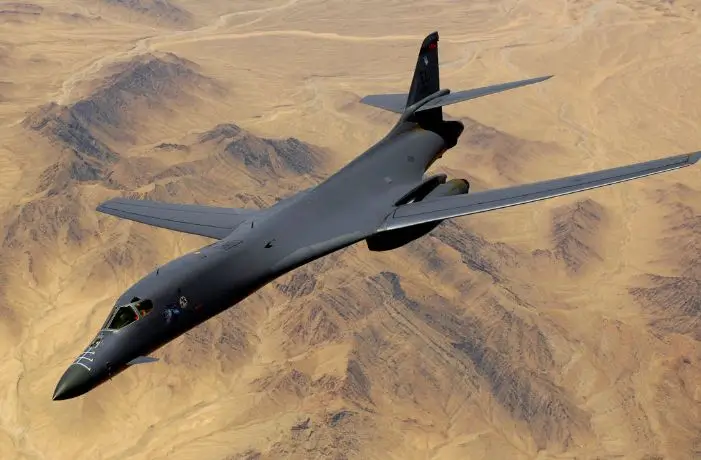 USAF lanza B-1B contra sitios de misiles iraníes